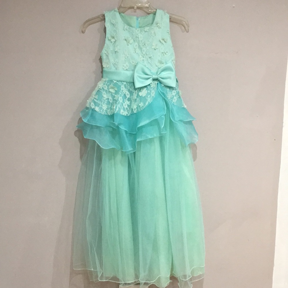 A kids turquoise dress